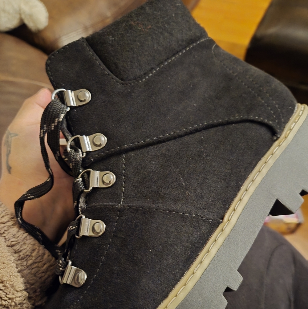 Cliffs hiking boots